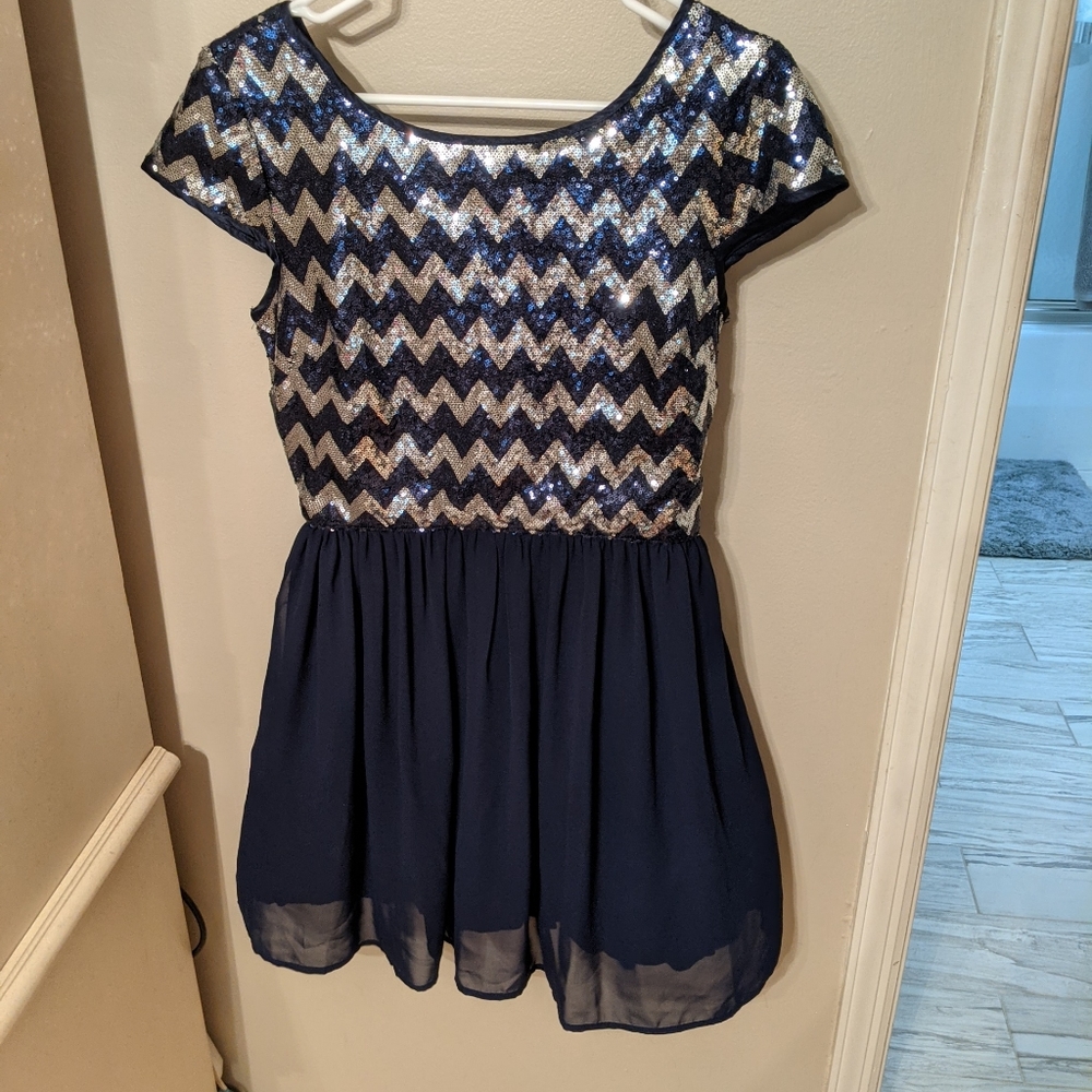 Super cute above the knee blue and silver Chevron dress. 11/12